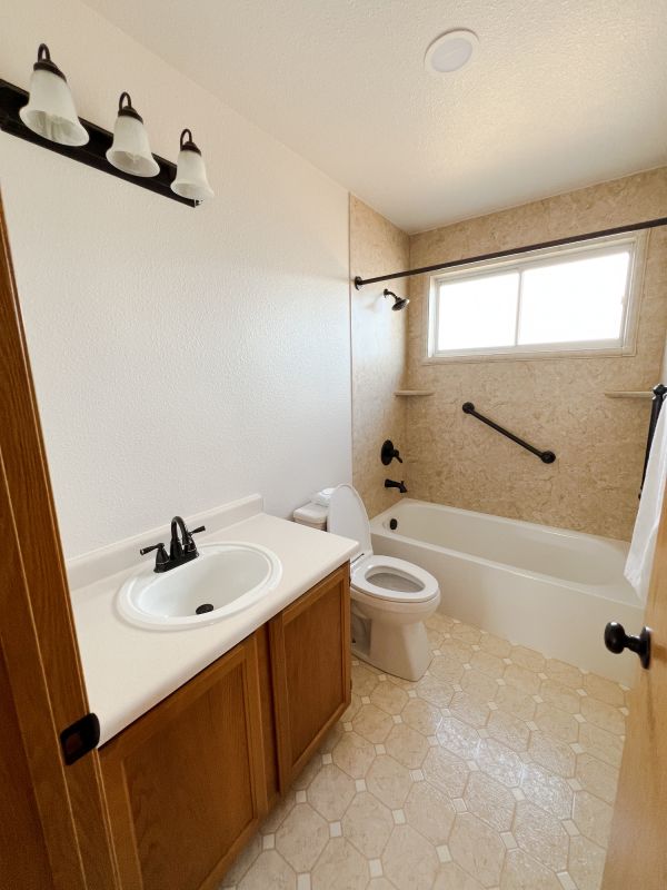 Top Bathroom Remodeling Companies in Coopersville, MI